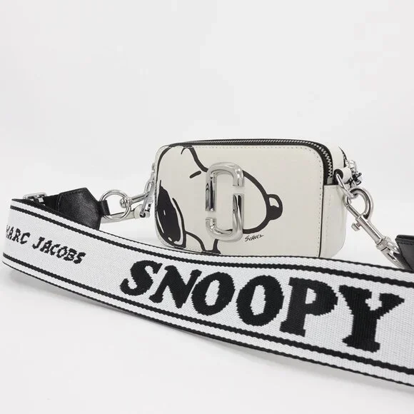Marc Jacobs x Peanuts Snoopy The Snapshot Logo Plaque Crossbody Bag White OS - Picture 3 of 14